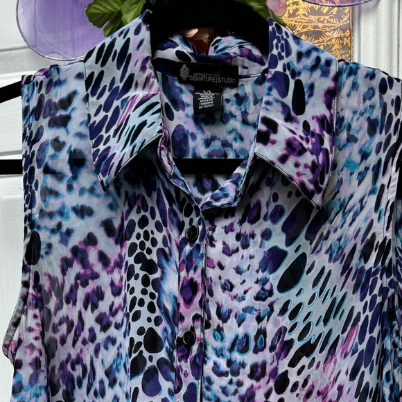 SIGNATURE STUDIO Animal Print Top Hi Lo Button up Purple size LARGE - Picture 2 of 7
